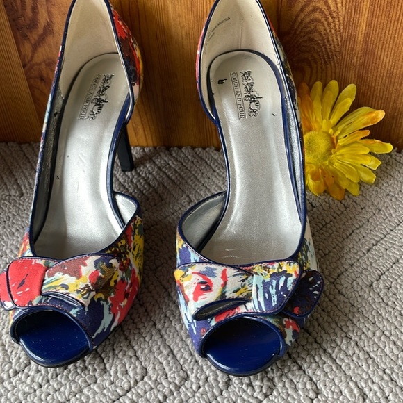 COACH AND FOUR HEEl SHOE - Picture 1 of 7